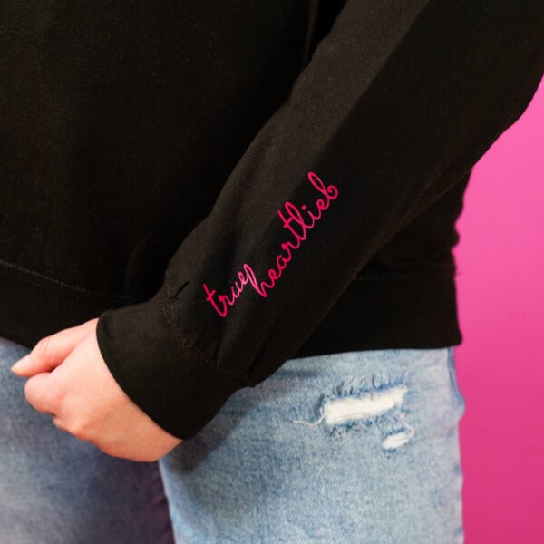 Ärmel mit Schrift „trueheartlieb“